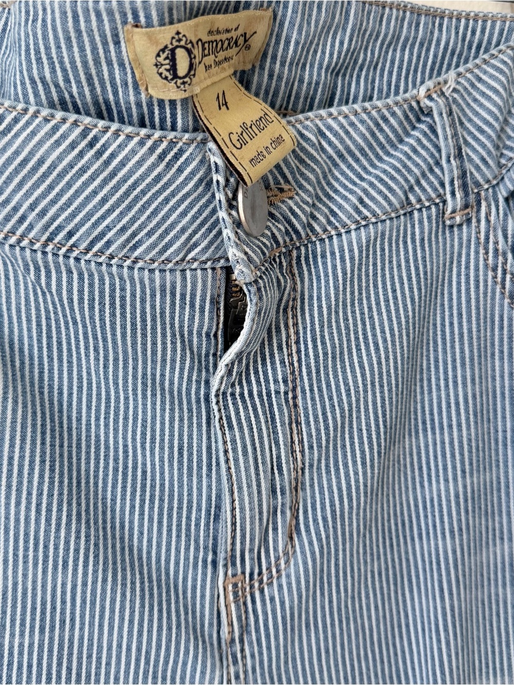 Democracy Distressed Blue White Pinstripe Denim Jeans Size 14 - Picture 4 of 12